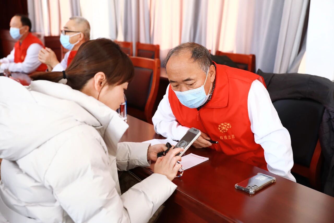 公益巡诊丨健康服务「零距离」 医旅协同助发展——本溪市中心医院公益义诊赋能文旅人