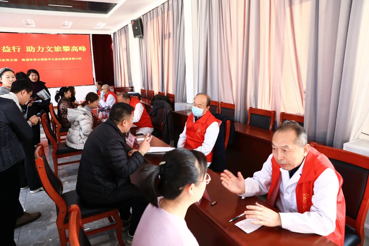 公益巡诊丨健康服务「零距离」 医旅协同助发展——本溪市中心医院公益义诊赋能文旅人