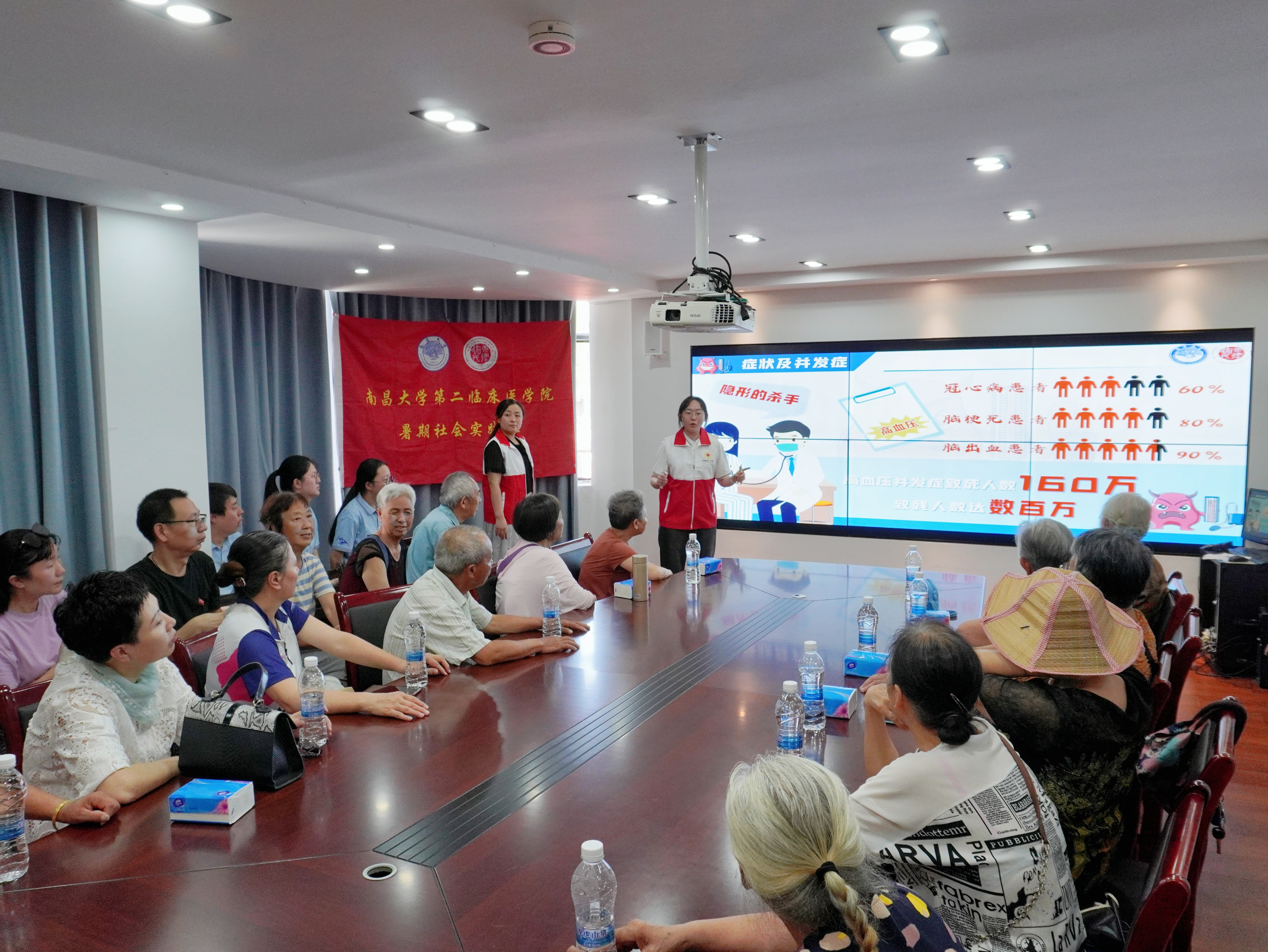 南昌大学第二临床医学院家「医」「护」晓团队荣获全国「三下乡」优秀团队称号