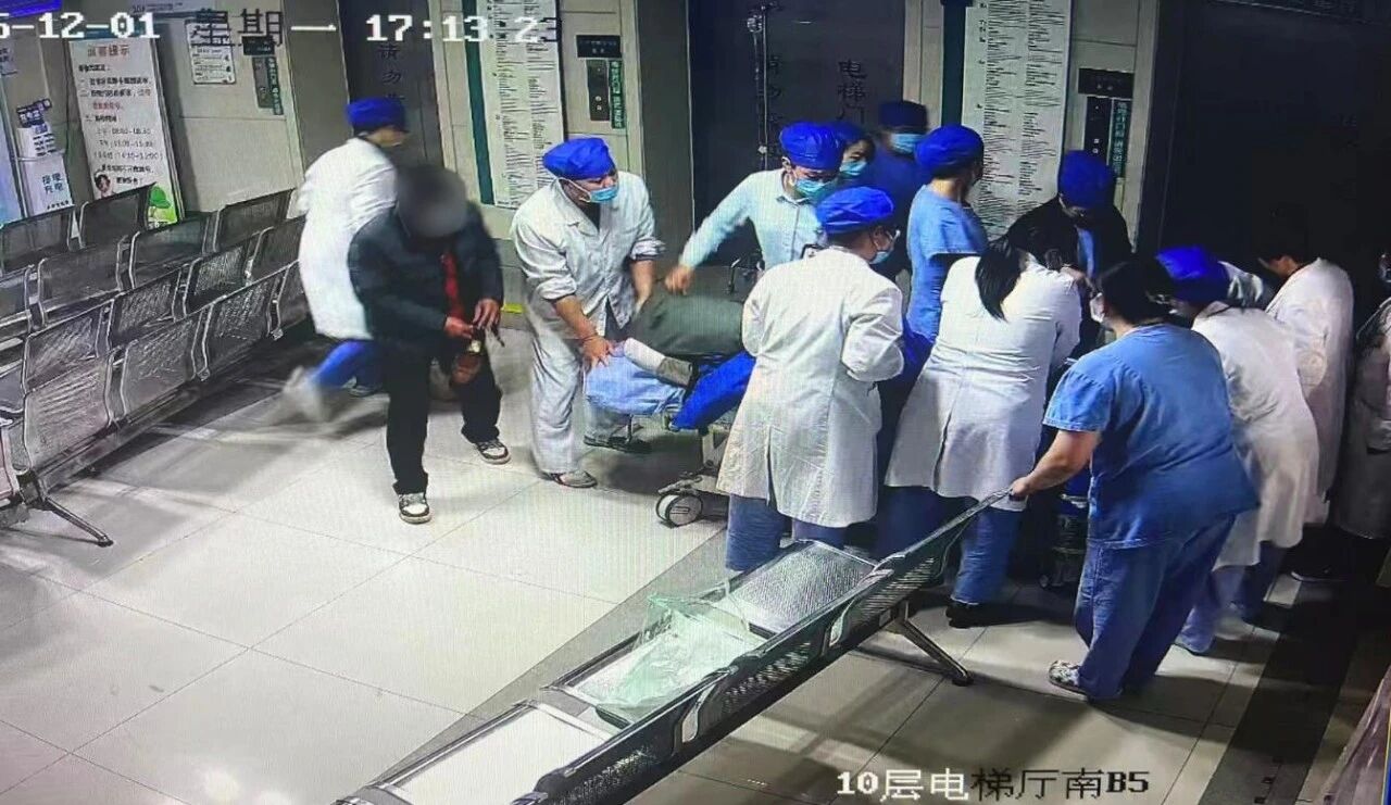 重症男子医院内心脏骤停,广西医科大一附院生殖医学中心、急诊科成功接力救治