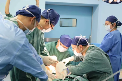 小腿切段仅存一层皮！浙四医生 40 天 4 场手术修复断肢