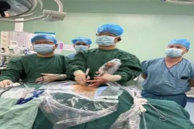 告别大切口！喀地一院自主完成颈椎 UBE 微创技术，实现零的突破