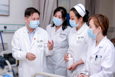 医养结合三级服务体系：破解失能老人「多病共存」时代的养老难题