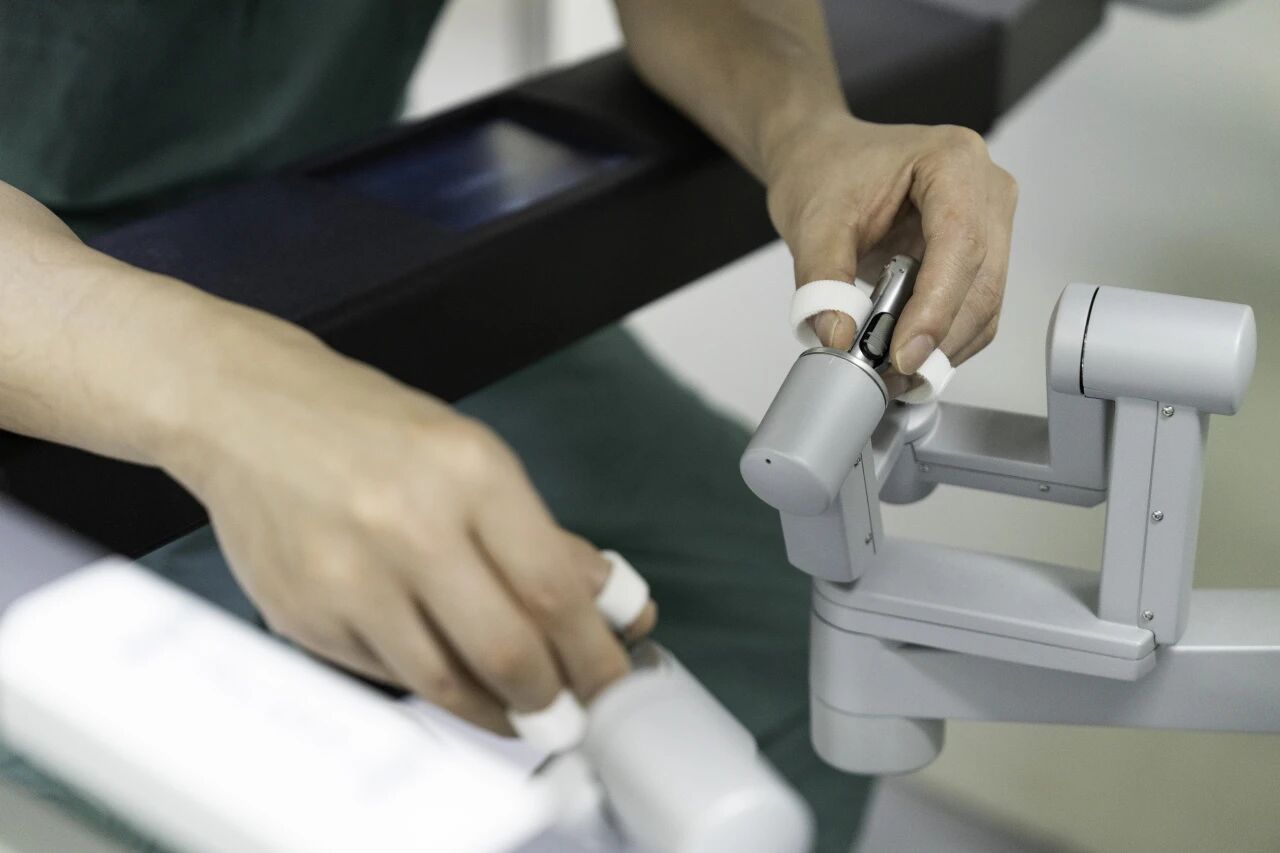 「达芬奇」再出手!湖州市中心医院妇科迈入「机器人手术」新时代