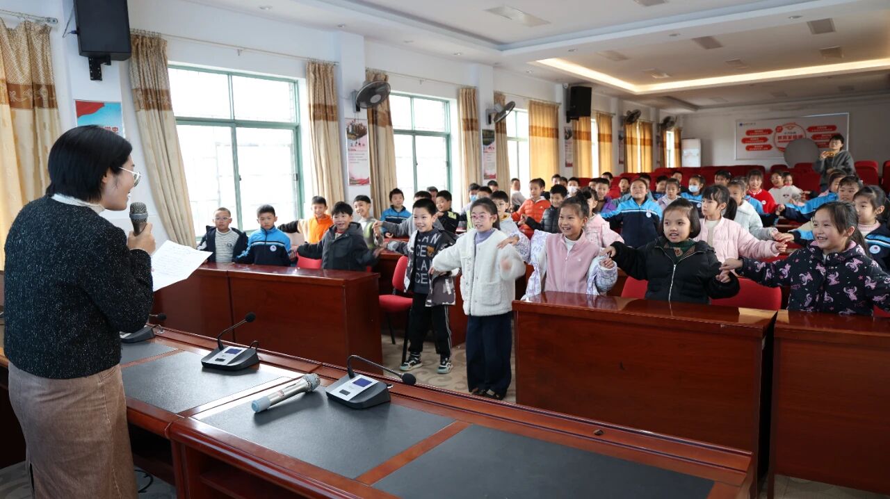 守护成长 珍爱自己|湘潭市第一人民医院专家走进校园开展儿童性教育启蒙课堂