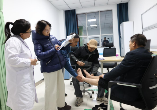 上海华山医院手外科专家陈德松教授一行莅临河南三博脑科医院参观指导