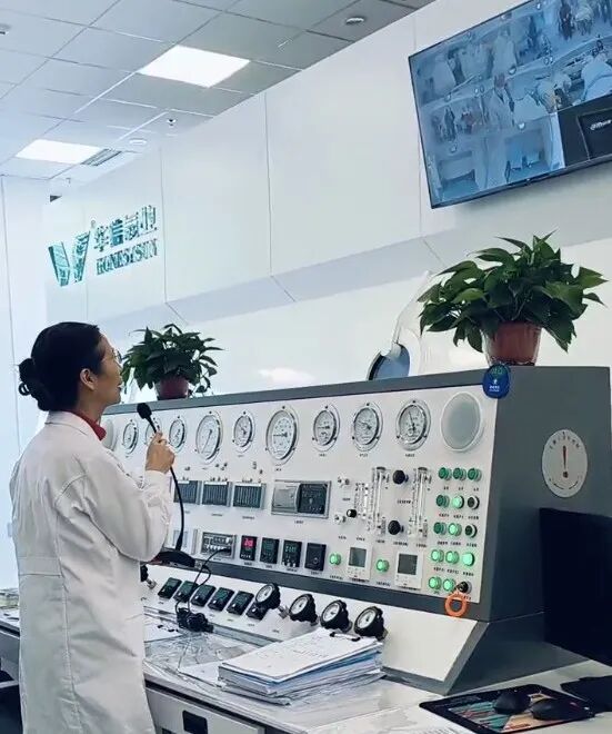 泪目!孩子车祸后危在旦夕,昆明三博多学科携手+高压氧助力,康复后病房诵诗致谢