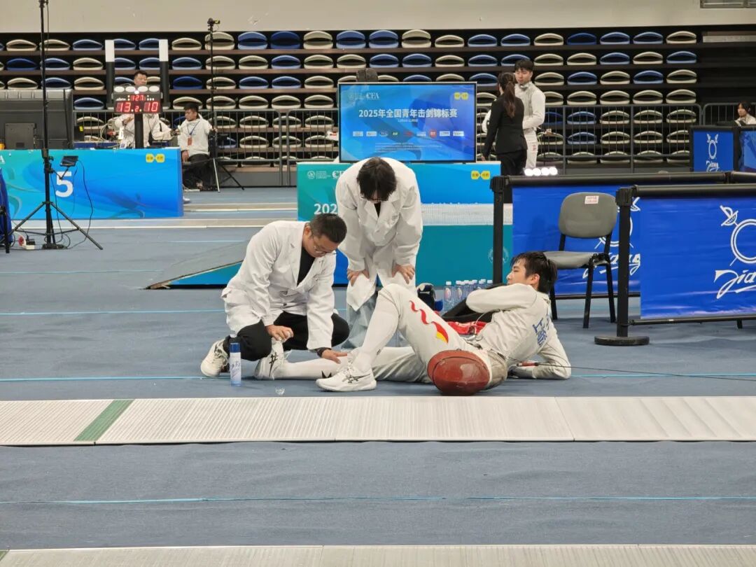 「京医蓝」保障团再上线,护航全国青年击剑锦标赛