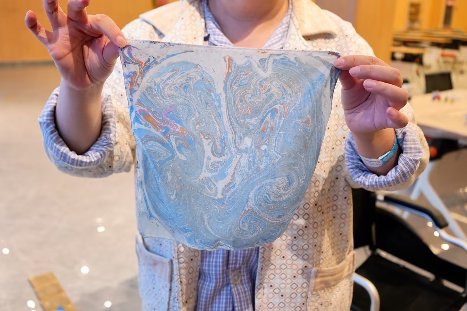 水韵拓印·丝语疗心 | 北京华生康复医院开展艺术创作融合康复训练活动