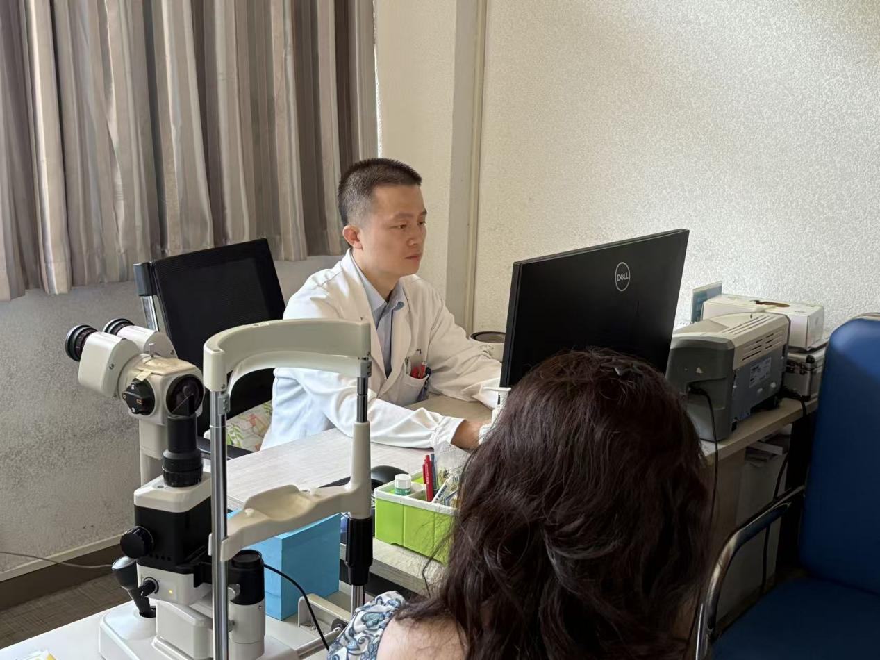 孩子有上睑下垂该怎么治疗?武汉普瑞眼科李强科普手术矫正方式