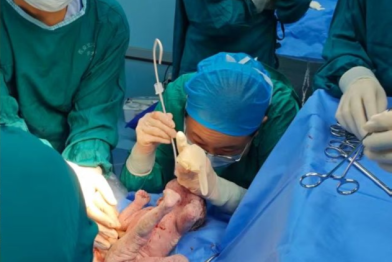 多学科协作护航新生，西安交大二附院双 MDT 团队成功救治先天性膈疝患儿