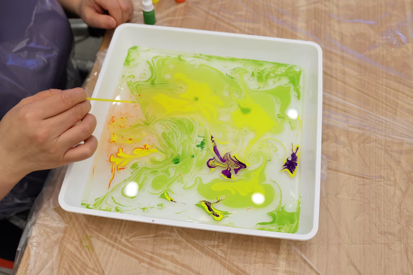 水韵拓印·丝语疗心 | 北京华生康复医院开展艺术创作融合康复训练活动