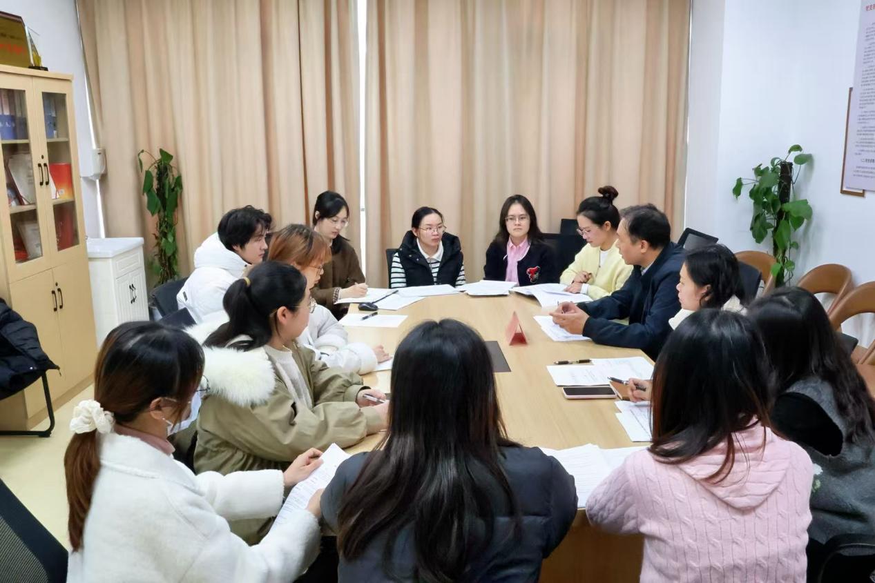 南大二附院召开分众化理论武装青年研讨会暨院领导领学活动