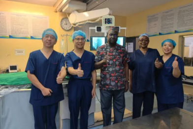 手术台上的交接：援尼日尔中国医疗队以实战传承完成「交接」