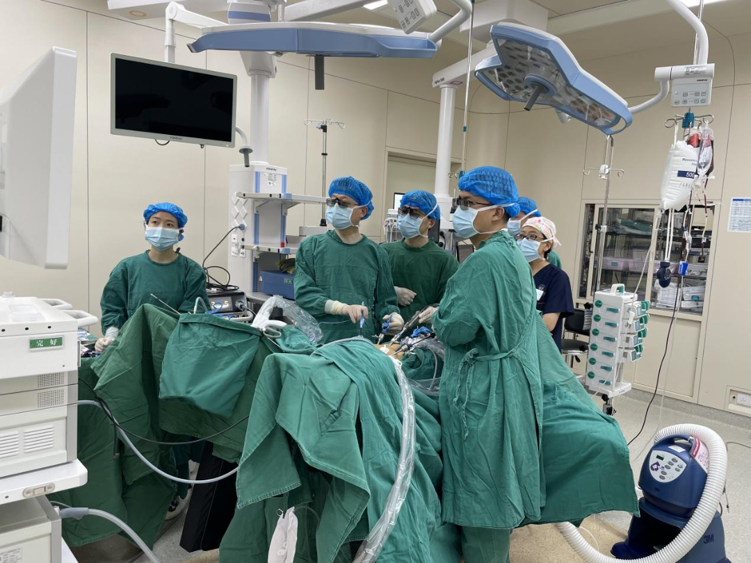 【高龄不是禁区，微创永无止境】黔江中心医院胃肠甲乳外科成功为 96 岁高龄患者实施腹腔镜下乙状结肠癌根治术