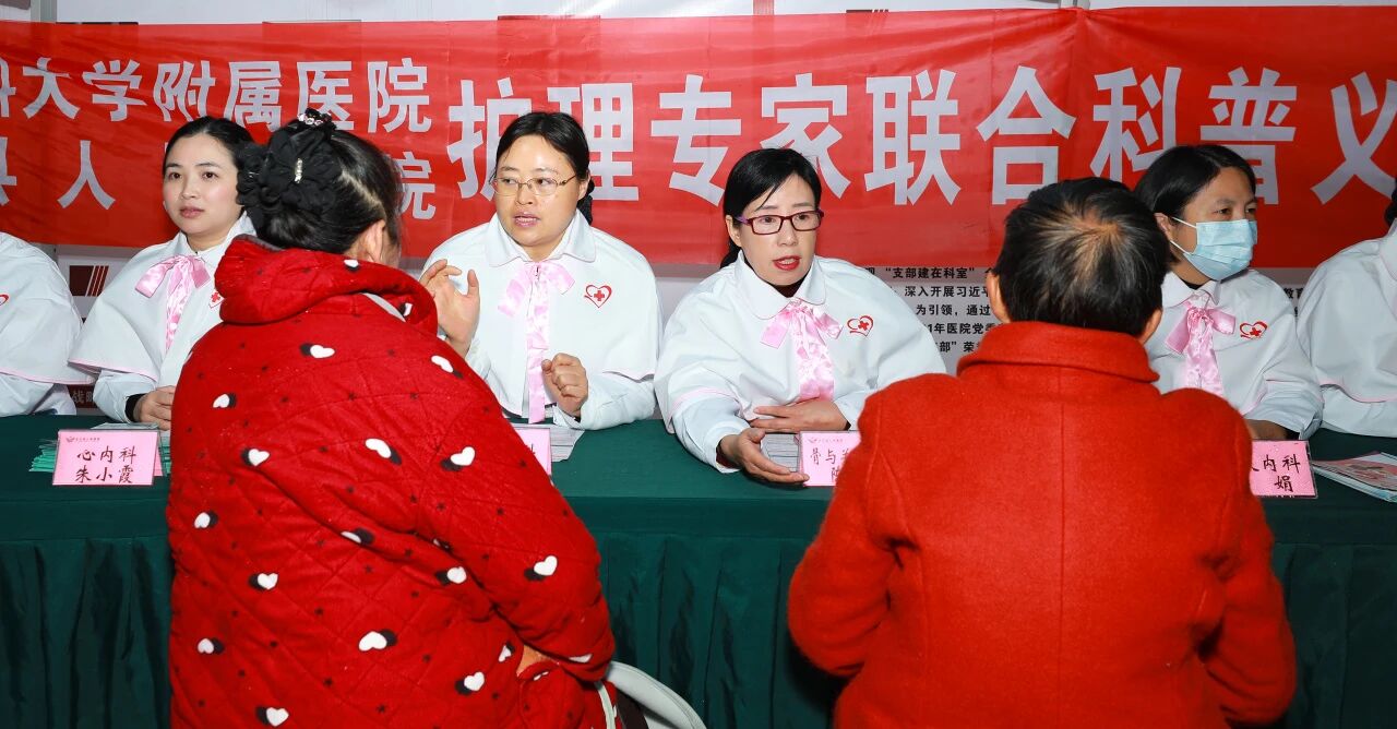 【人医动态】西南医科大学附属医院护理专家团赴合江县人民医院开展义诊与学术指导