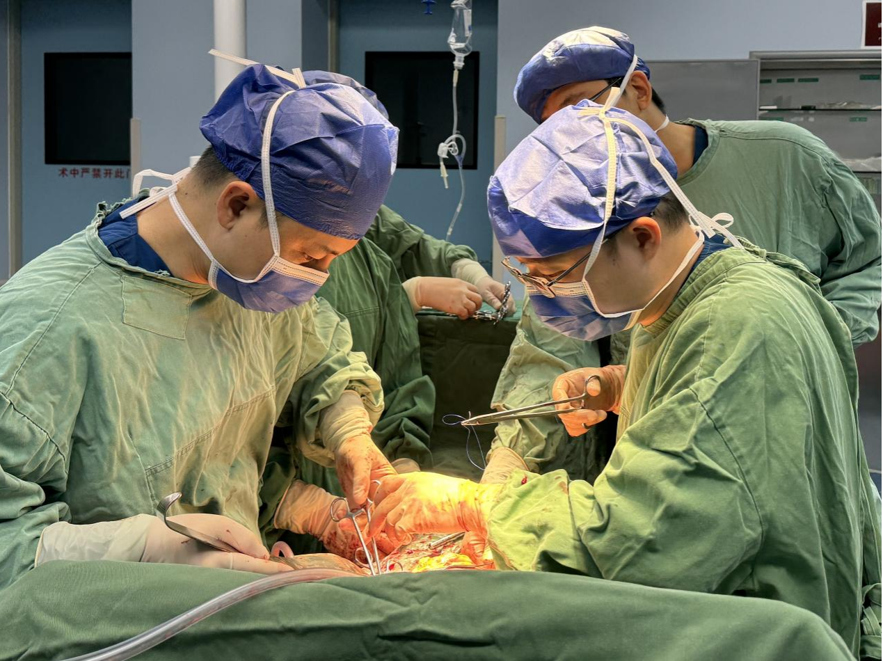 【聚焦临床前沿 167】外卖小哥摔一跤竟腹腔「血崩」!——脾脏脆如 「豆腐」,幸好「搬家+回血」抢回生命