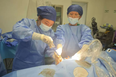 肚子胀成「孕 7 月」，这种「腹腔热水澡」帮她破局