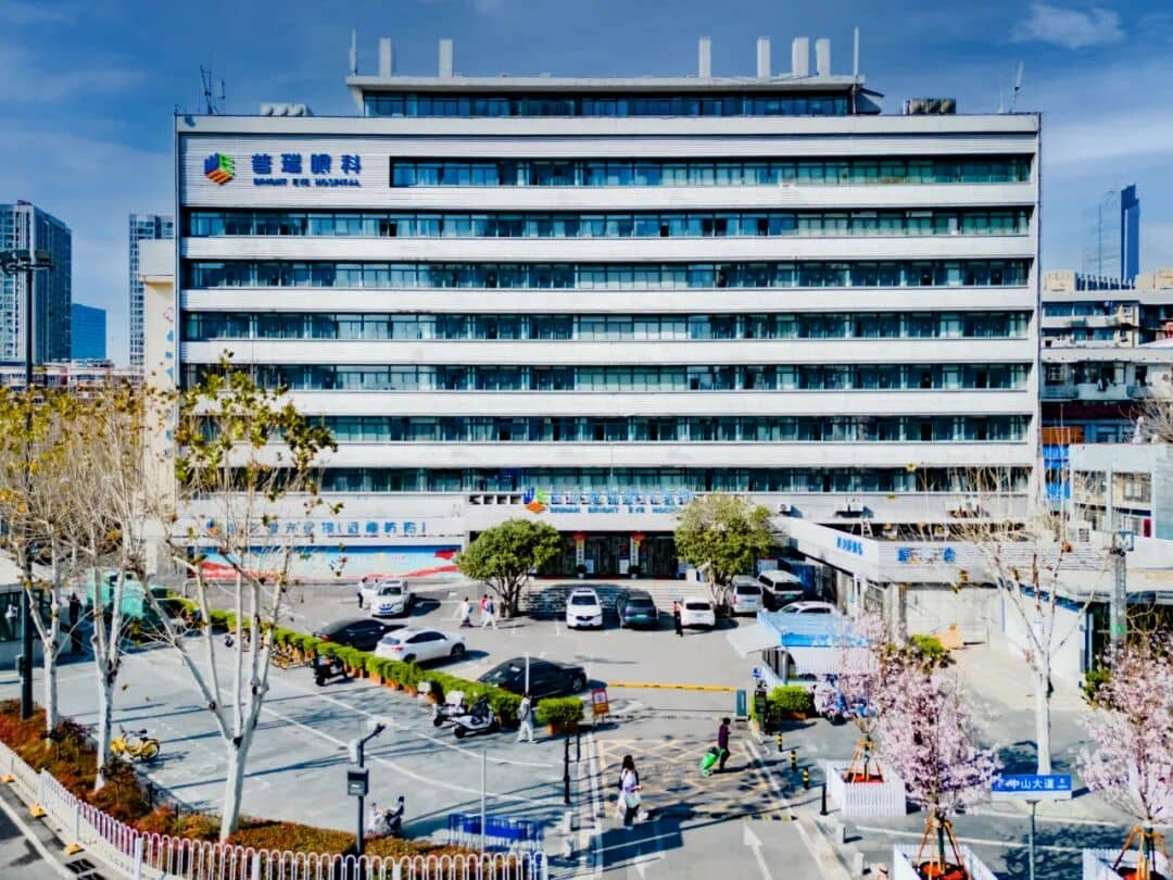 武汉普瑞眼科医院获国内首批 EVO+ICL（V5）临床应用合作中心