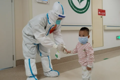 「一身白衣，两袖清风」——勤廉榜样李春凤的三十三载勤廉路