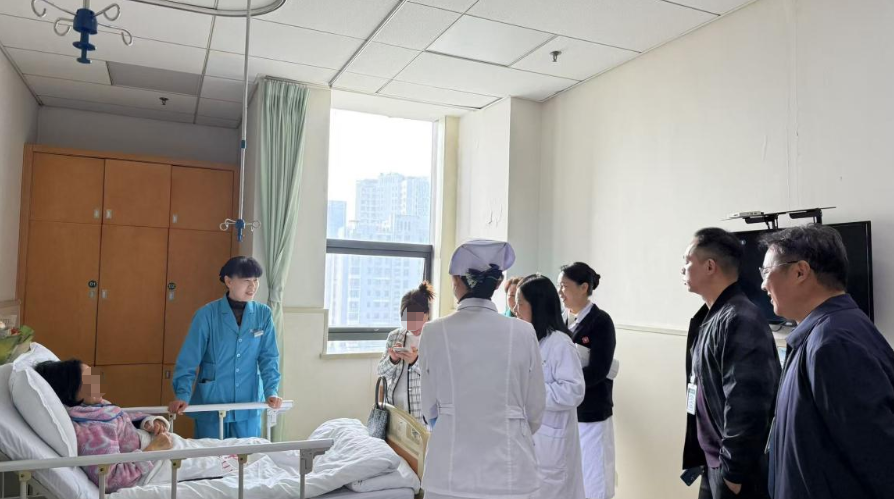 破解「陪护难」 托起患者温暖——荆门市中心医院开展免陪照护服务实践与探索