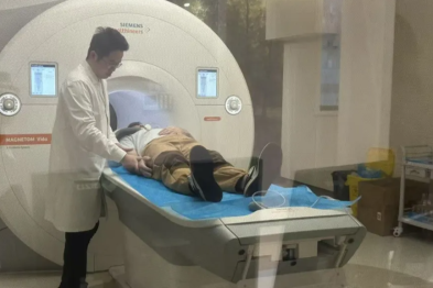 外籍攀岩达人肩痛，核磁解锁损伤全貌