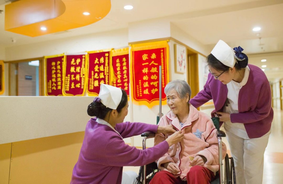 7 年！从卧床难行到稳步散步，藏在这家「温暖医院」里