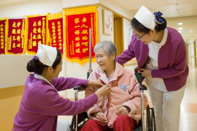 7 年！从卧床难行到稳步散步，藏在这家「温暖医院」里