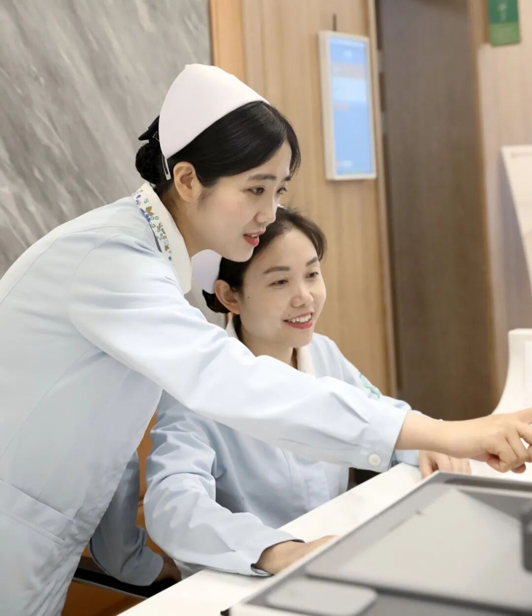 特别关注 | 跨越世纪的祝福！黄山华泽医院老年医学科为 99 岁陈爷爷庆生