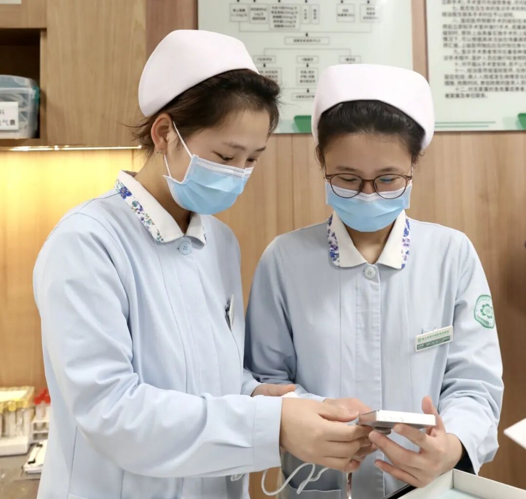 特别关注 | 跨越世纪的祝福！黄山华泽医院老年医学科为 99 岁陈爷爷庆生