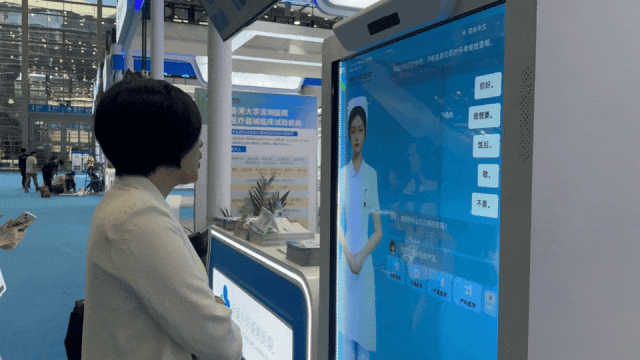 深圳这波医械展玩大了！虚拟人当客服，跳支舞做康复，港大深圳医院「黑科技」炸场了