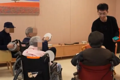 痴呆老人照护难？这个难题，可以不用全家硬扛啦！