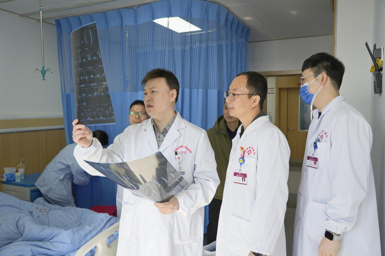 南大二附院百场义诊第 42 站暨乳腺外科博士工作站签约揭牌活动圆满举行