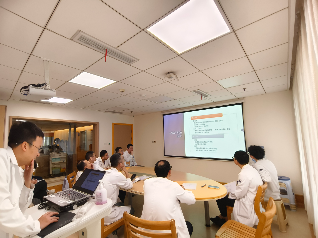 实力「圈粉」！人民医院的青年医生原来个个……