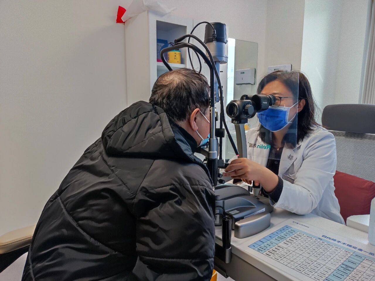 辽宁爱尔眼科医院：情暖退役老兵，助 72 岁白内障患者重获清晰「视」界