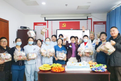 党建引领暖人心 生日祝福传温情——北京华厦民众眼科医院为员工送上生日祝福