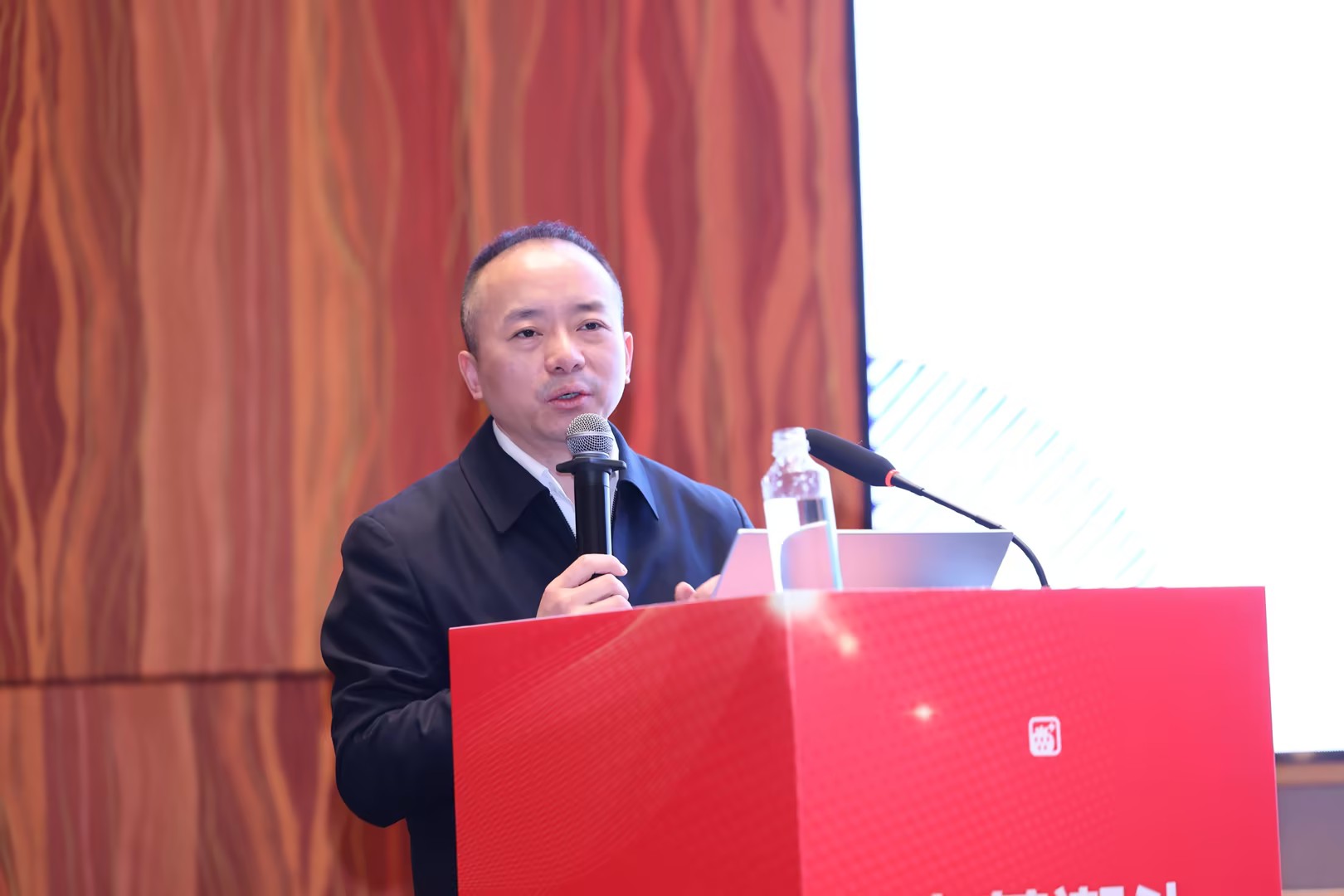 湖南省医院协会社会办医疗机构分会成功换届并举办管理与发展年会