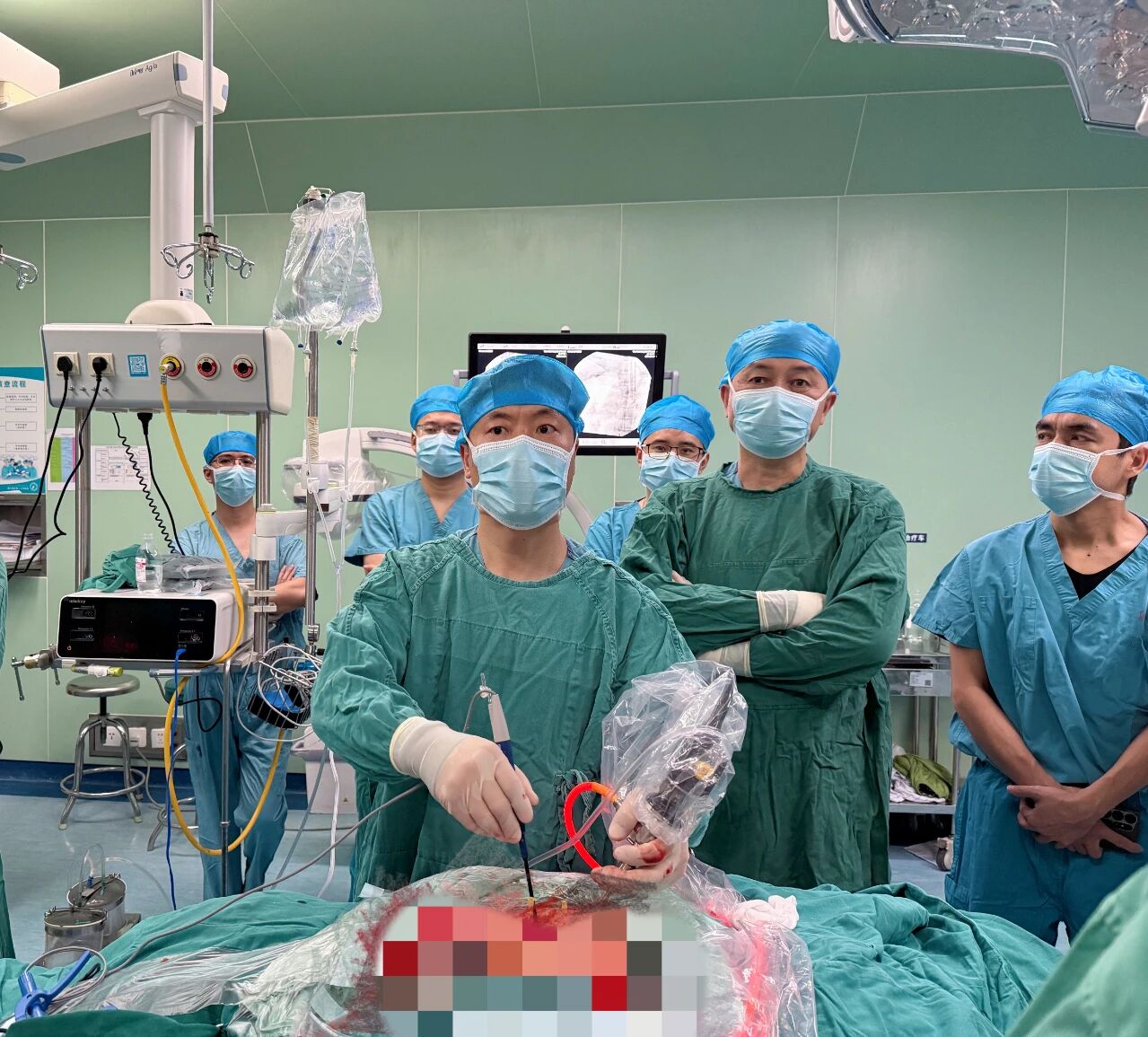 医院动态丨粤喀联手破难题  喀地一院首例 UBE 微创治疗胸椎椎管内肿瘤成功实施