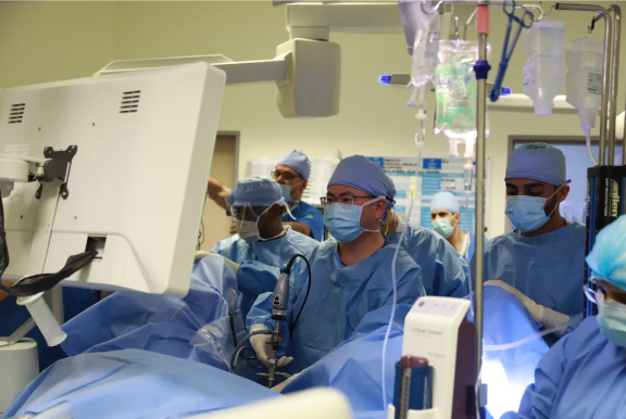 中国技术闪耀卡塔尔！浙大四院郑一春团队受邀赴中东顶尖医院开展跨国手术演示和学术交流