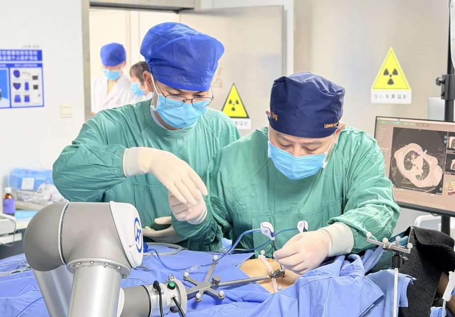 人工智能机器人「一针到位」消融肺结节!广西医科大一附院心胸外科再突破