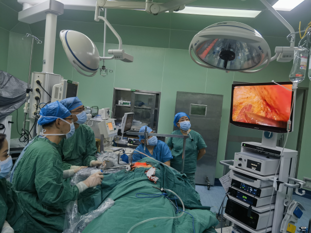 喀什首例腋窝入路腔镜甲状腺手术完成技术破冰