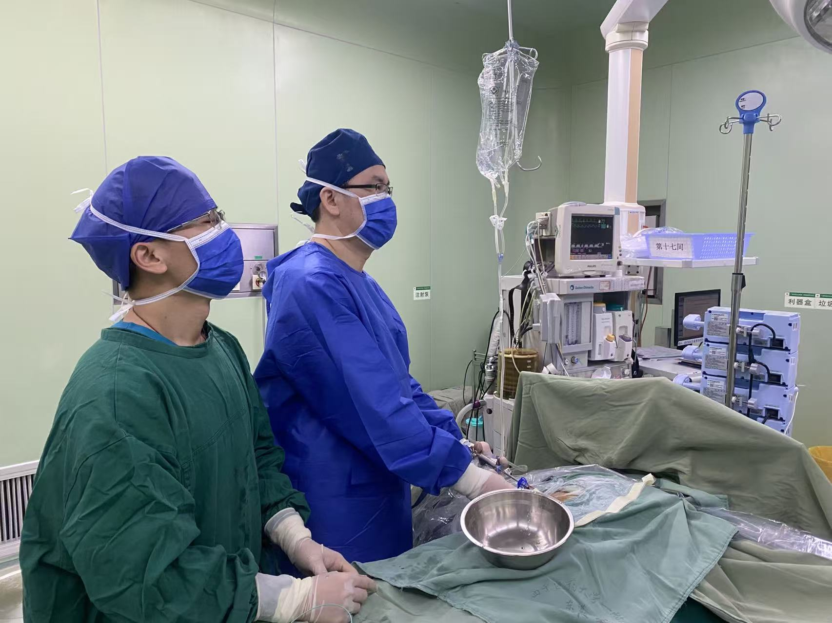 肝内胆管布满结石，别怕「大刀+大痛」，精准微创也能「清仓」！