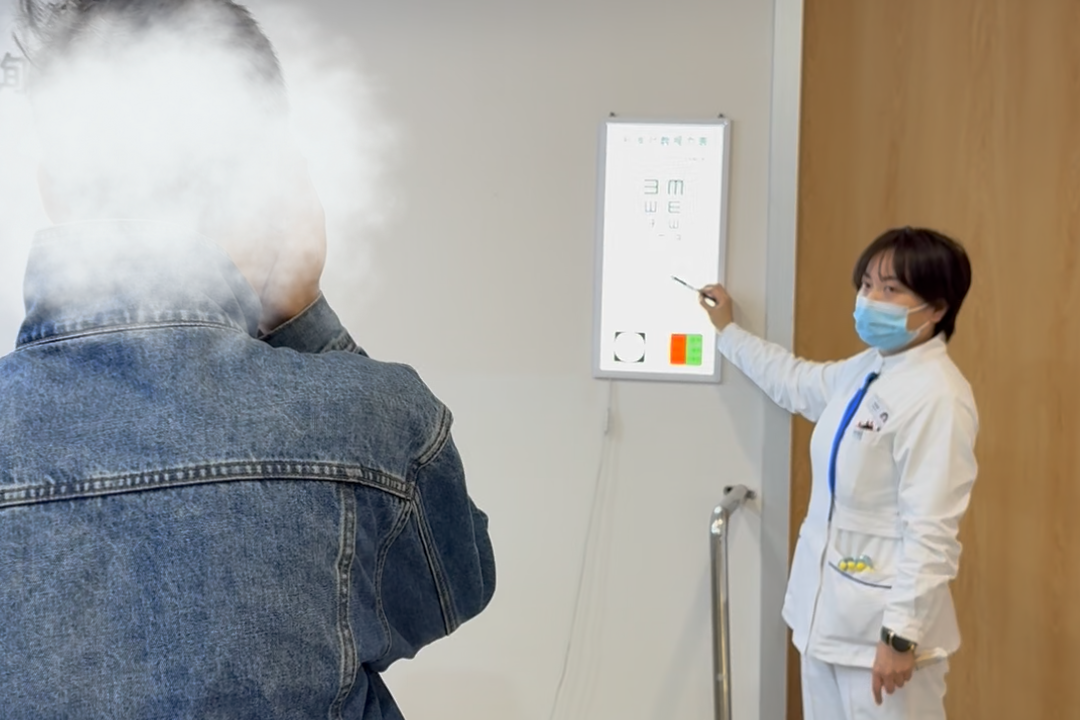 光明穿透 10 年迷雾，一场跨越 1400 公里的藏族少年视力救治