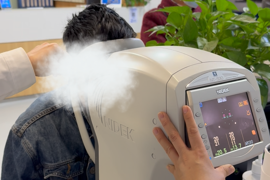 光明穿透 10 年迷雾，一场跨越 1400 公里的藏族少年视力救治