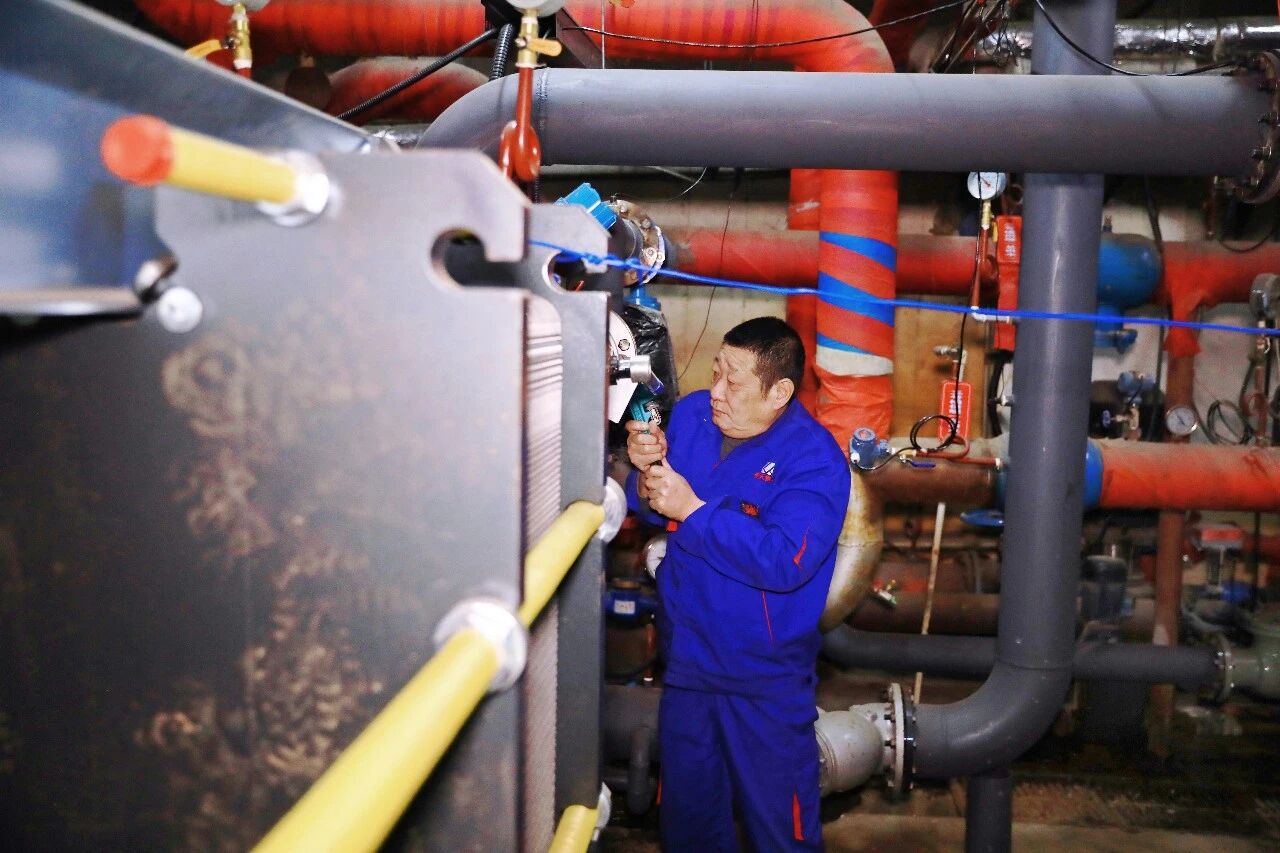 综合新闻丨筑牢安全防线 守护就医平安!本溪市中心医院后勤部多措并举防范雨雪冰冻灾害