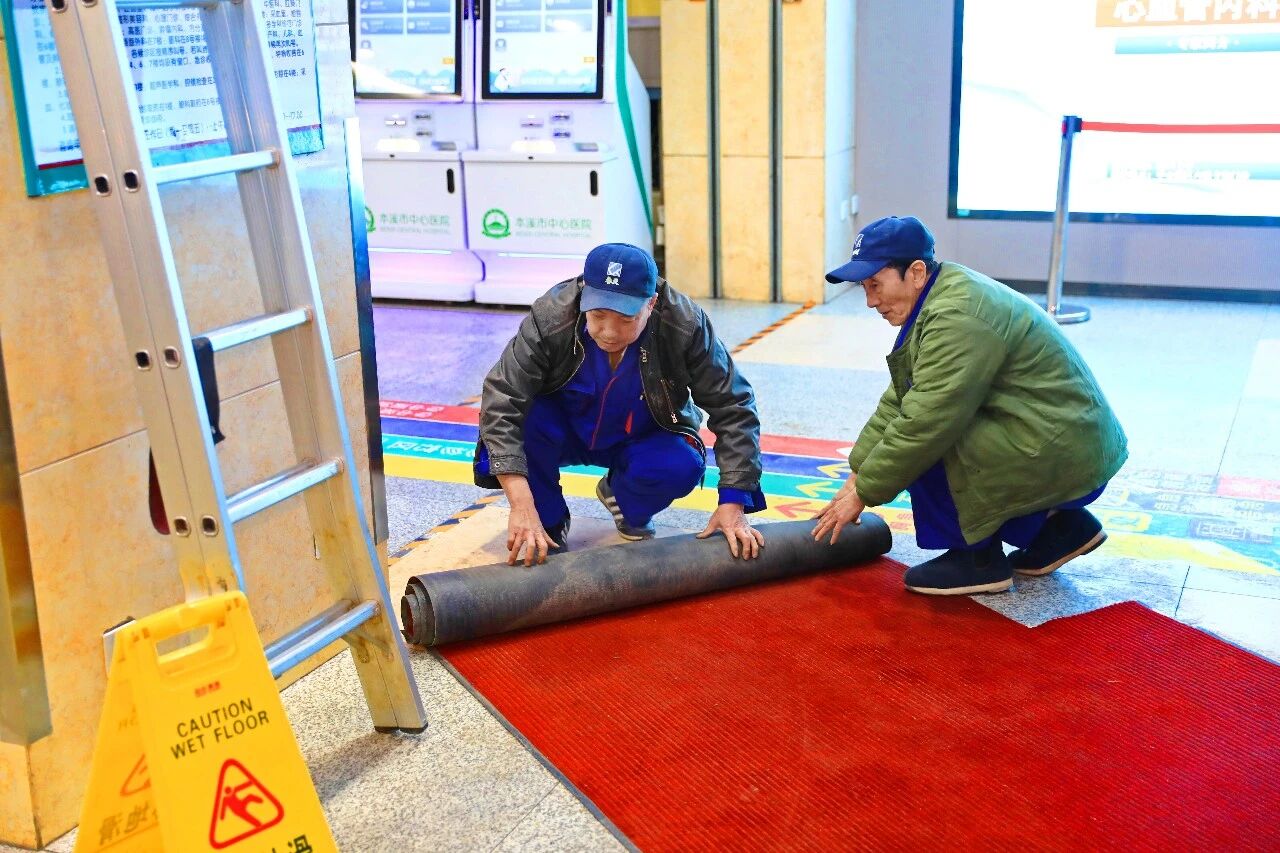 综合新闻丨筑牢安全防线 守护就医平安!本溪市中心医院后勤部多措并举防范雨雪冰冻灾害