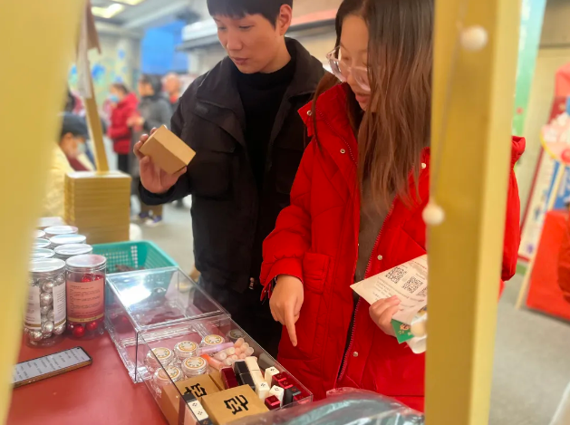 开放日超萌中医皂「C 位出道」,艾灸「热浪」把寒冬「烤」得服服帖帖!