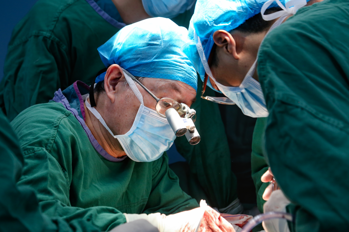 河南省首例！郑州市中心医院成功实施高难度组合术式，为脑出血后手功能重建开辟新路径