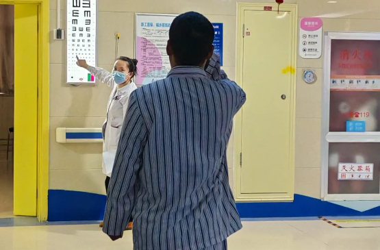 十年术后遇意外 精准施治复光明——阜阳市妇女儿童医院眼科成功救治半飞秒术后角膜瓣移位患者