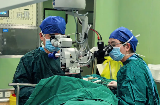 十年术后遇意外 精准施治复光明——阜阳市妇女儿童医院眼科成功救治半飞秒术后角膜瓣移位患者